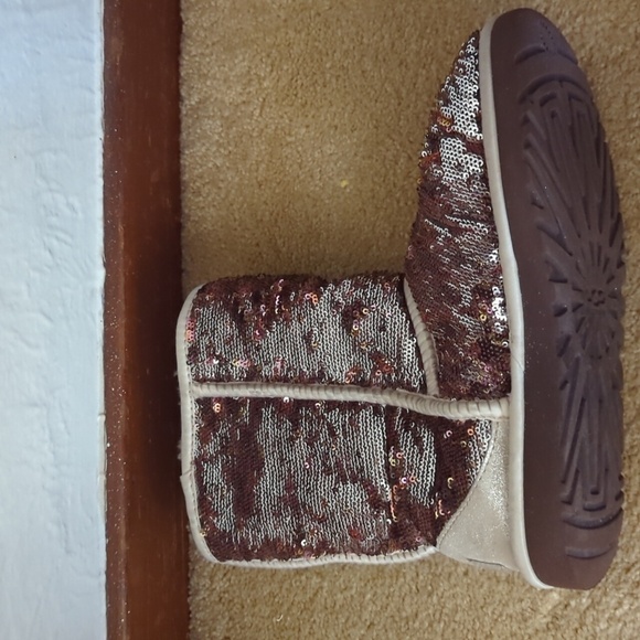 UGG boots - Classic Short Sparkle  sequin S/N 3353 Size 7 - Picture 7 of 10